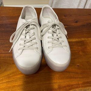 Women Vince leather platform sneakers. White upper leather with rubber platform.